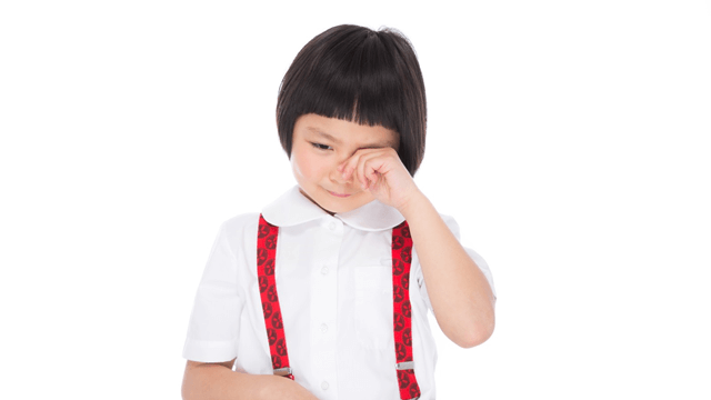 泣いている子供の写真