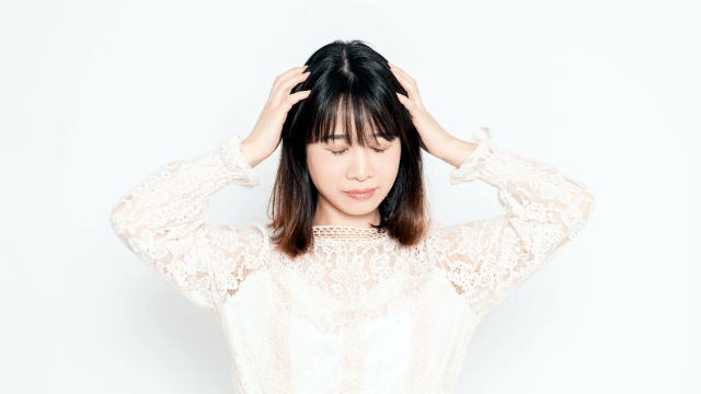 夫の浮気に悩む女性