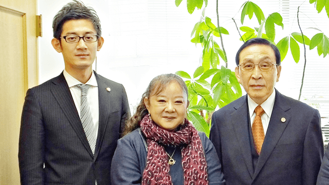 あすなろ法律事務所の國田武二郎弁護士と佐橋祐策弁護士と名古屋探偵事務所の加藤なぎさ代表の写真