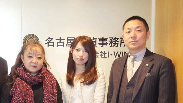 弁護士法人すずたか総合法律事務所の鈴木隆弘弁護士と山﨑由紀子弁護士と名古屋探偵事務所の加藤なぎさ代表の写真