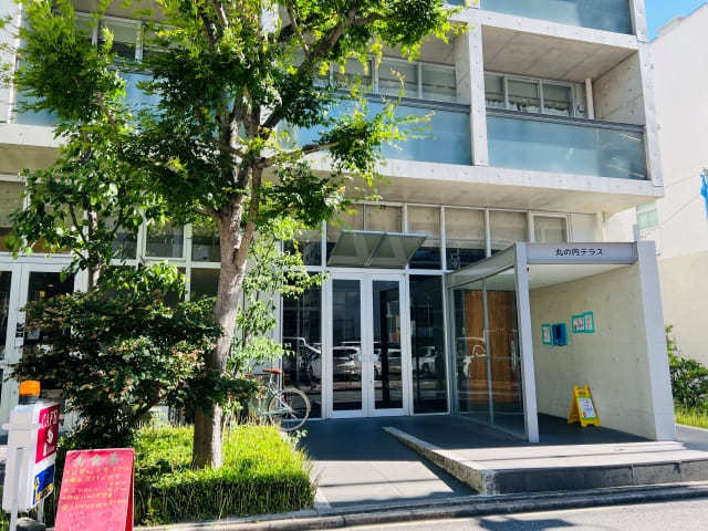 丸の内テラス出入口